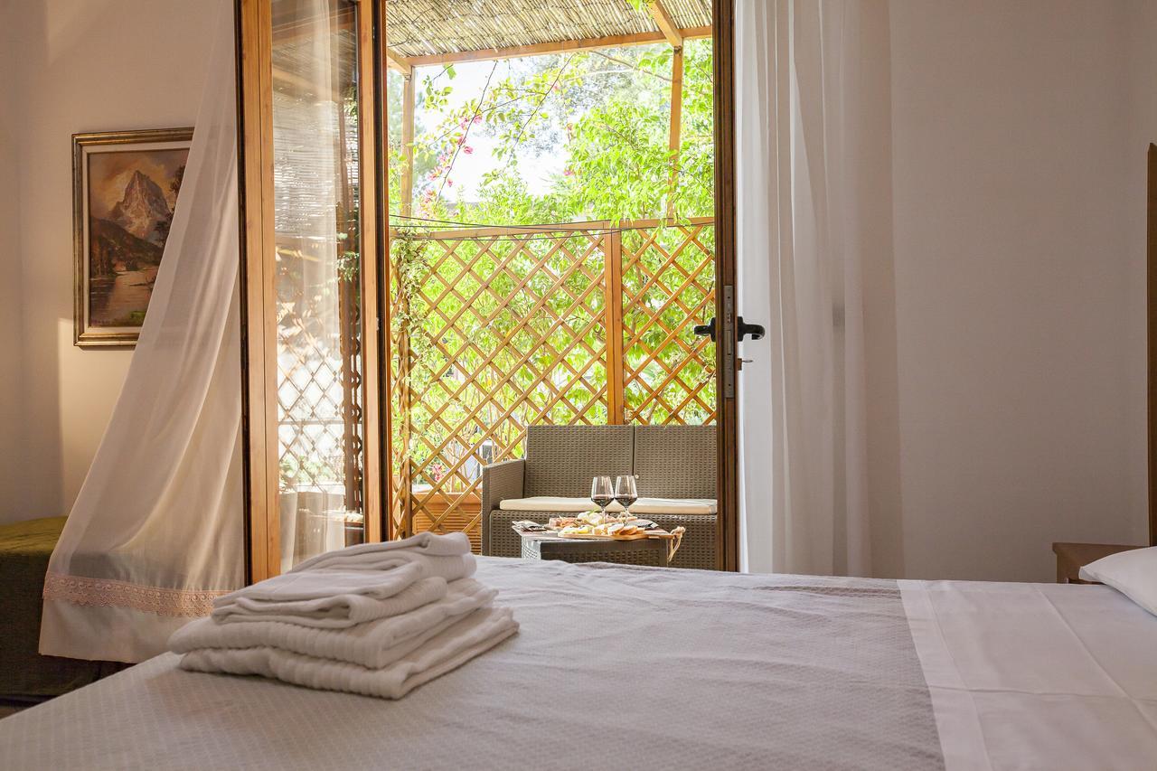 Bed and Breakfast Oasi Relais Вико-Экуенсе Экстерьер фото